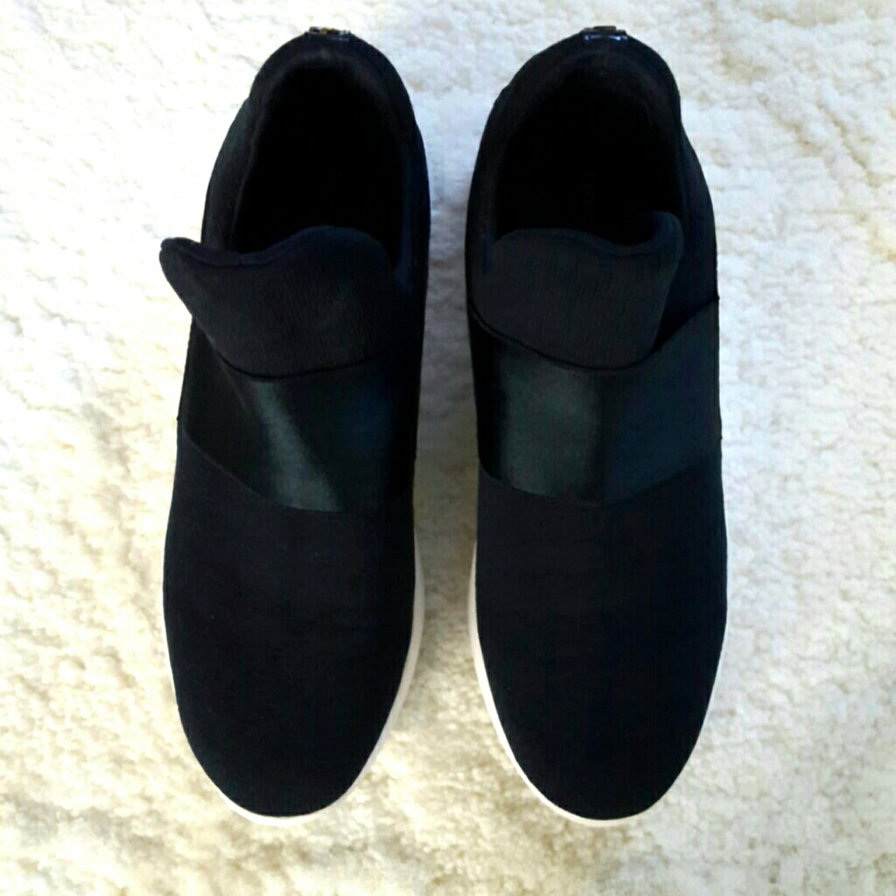 Donna Karan New York Sneakers Size 8, Navy